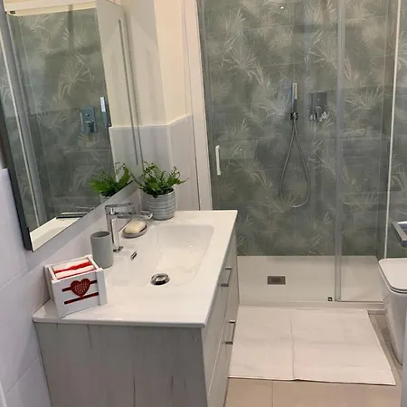 Nuovissimo E Elegante Apartament