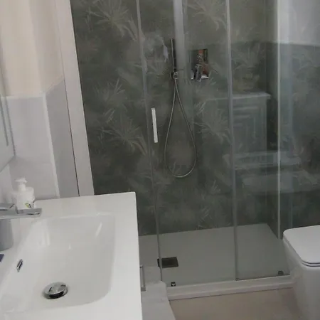 Nuovissimo E Elegante Apartament