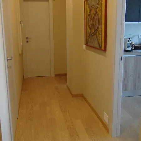 Nuovissimo E Elegante Turyn